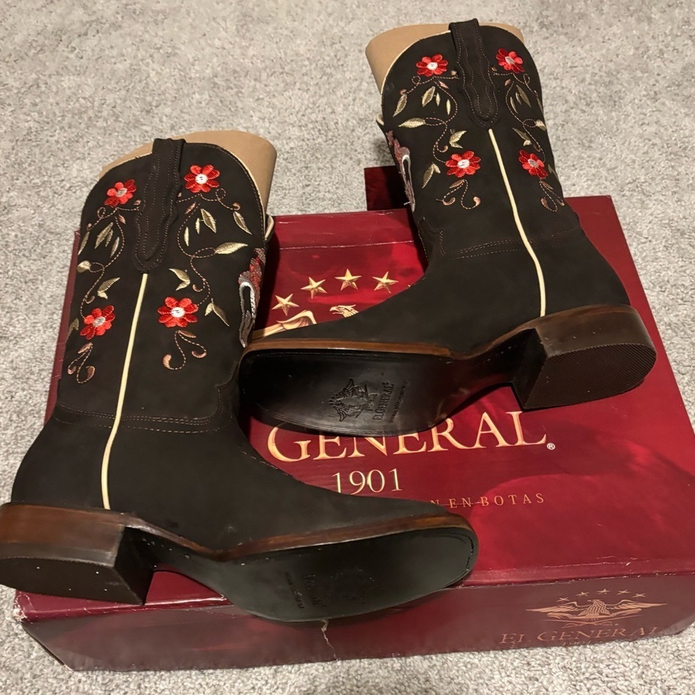 El General Brown and Red Embroidered Heeled Boots - Picture 7 of 9